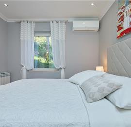 3 Bedroom Waterfront Apartment in Dubrovnik City, Sleeps 6